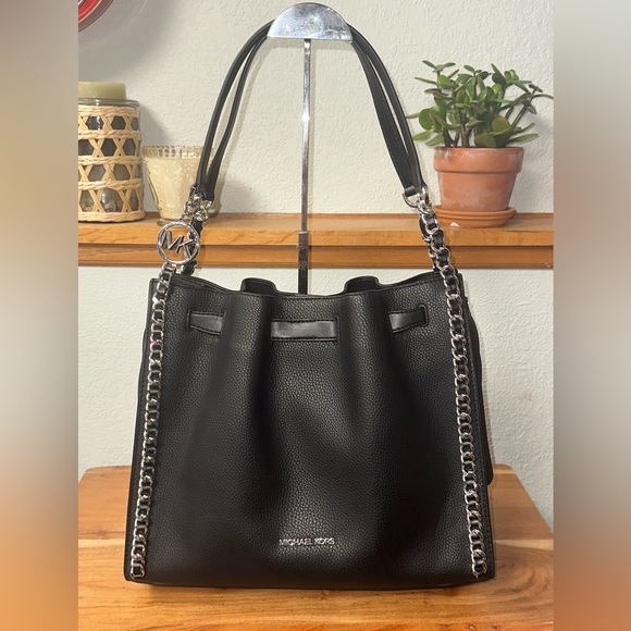 Michael Kors Handbags - Michael Kors Large Chain Inlay Mina Tote Should Bag